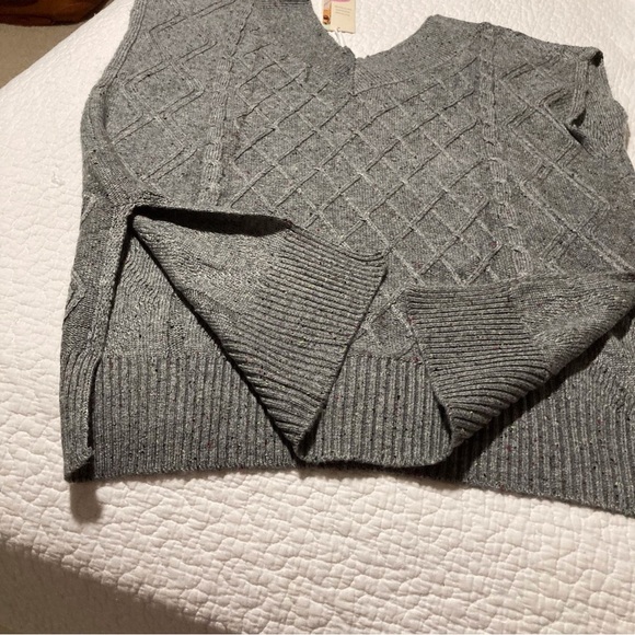 Dokotoo Women's Gray V-Neck Sweater Vest | Size M | Oversized | Collegiate - Picture 4 of 7